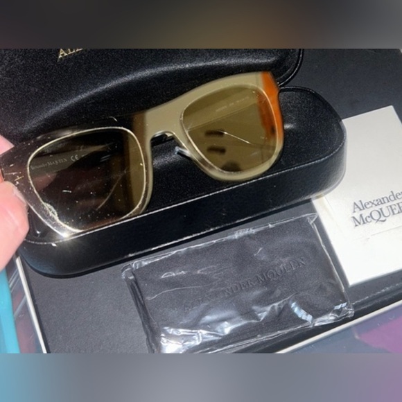 Alexander McQueen Square Frame Sunglasses - Picture 7 of 12